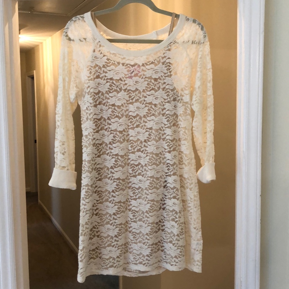 Form fitting lace dress with gold underlay